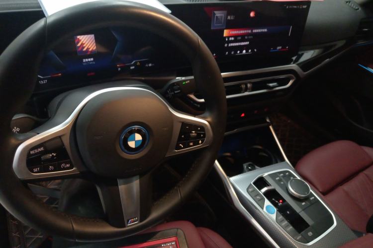 Used BMW i3 2024 eDrive 40 L Midnight Edition Center Console