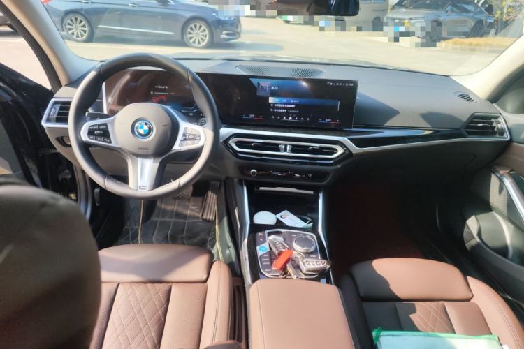 Used BMW i3 2024 eDrive 35 L Center Console