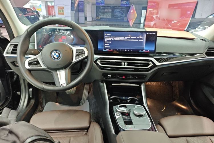 Used BMW i3 2024 eDrive 35 L Center Console