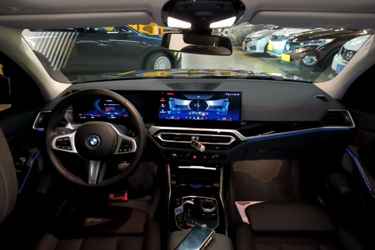 Used BMW i3 2024 eDrive 35 L Center Console