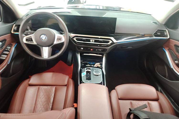 Used BMW i3 2024 eDrive 35 L Center Console