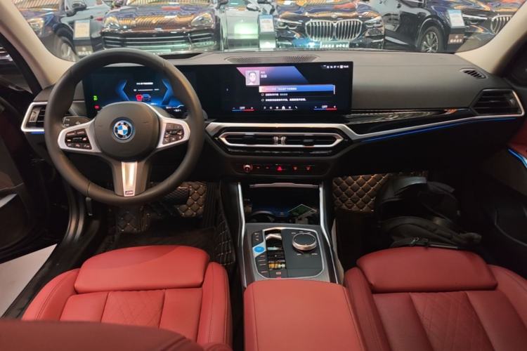 Used BMW i3 2024 eDrive 40 L Midnight Sports Package Center Console