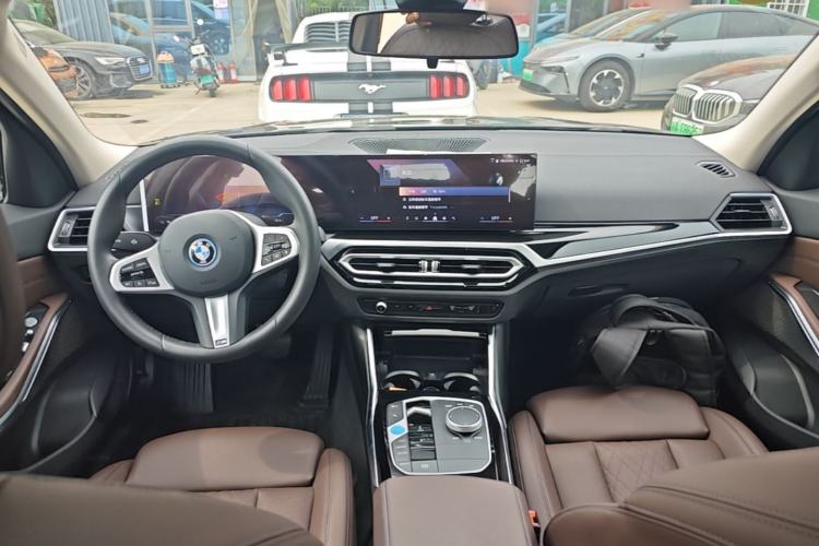 Used BMW i3 2024 eDrive 35 L Center Console
