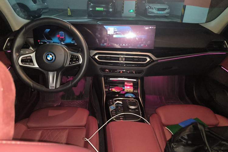 Used BMW i3 2024 eDrive 35 L Center Console