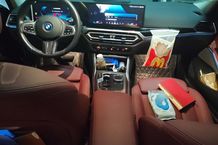 Used BMW i3 2024 eDrive 40 L Midnight Sports Package Center Console