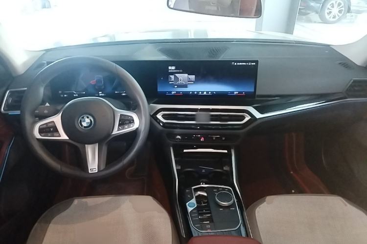 Used BMW i3 2024 eDrive 35 L Center Console
