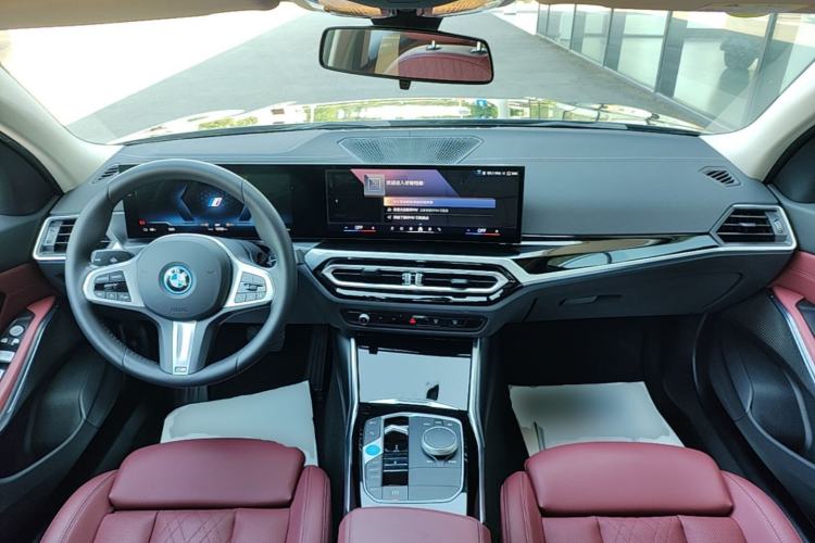 Used BMW i3 2024 eDrive 35 L Center Console