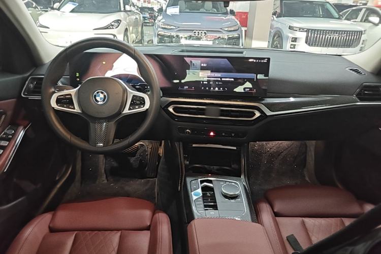 Used BMW i3 2024 eDrive 35 L Center Console