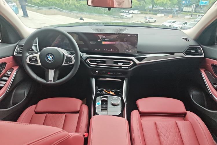 Used BMW i3 2024 eDrive 35 L Center Console