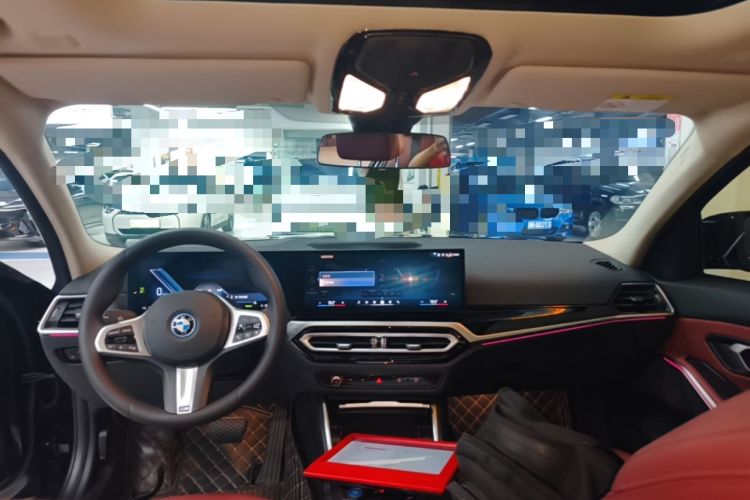 Used BMW i3 2024 eDrive 40 L Midnight Edition Center Console
