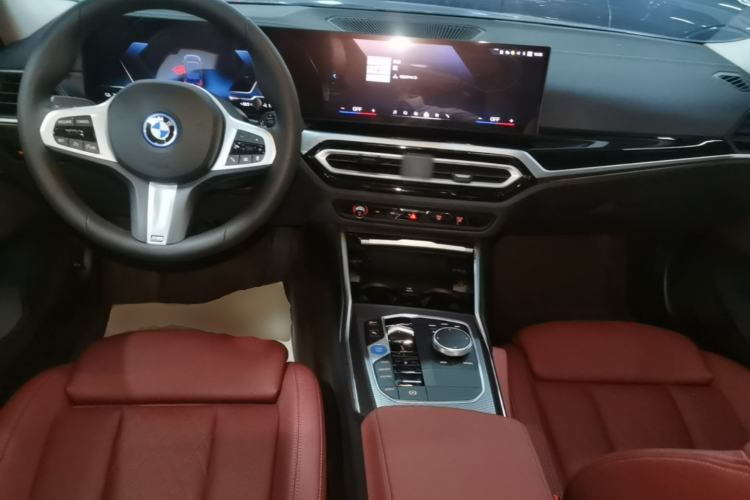 Used BMW i3 2024 eDrive 40 L Midnight Edition Center Console