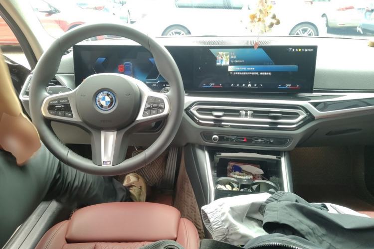 Used BMW i3 2024 eDrive 35 L Center Console