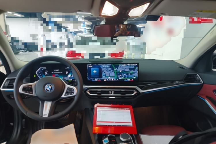 Used BMW i3 2024 eDrive 35 L Center Console