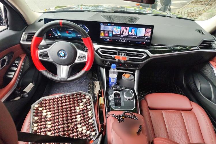 Used BMW i3 2024 eDrive 35 L Center Console