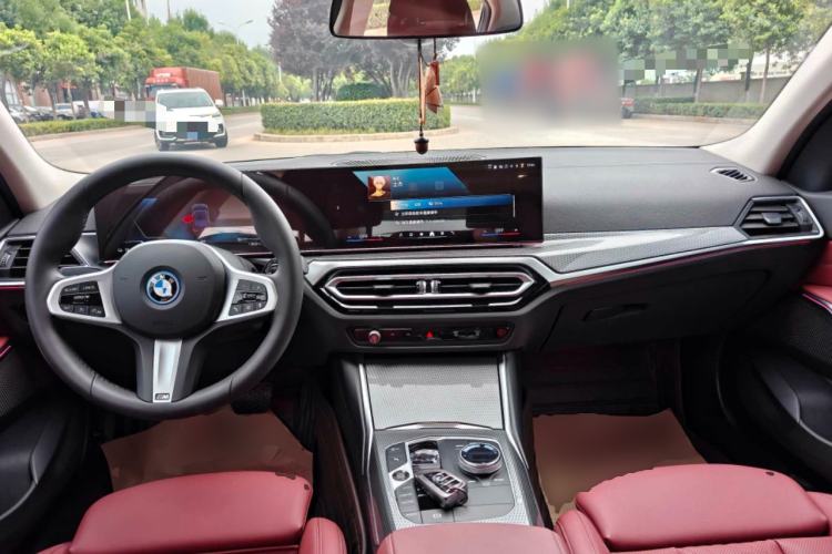 Used BMW i3 2024 eDrive 35 L Center Console