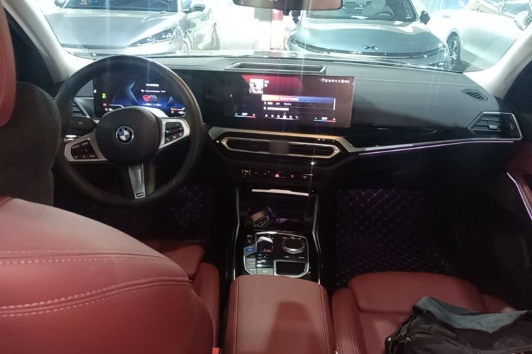 Used BMW i3 2024 eDrive 35 L Center Console