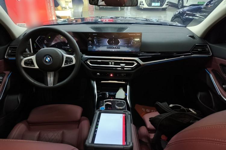 Used BMW i3 2024 eDrive 35 L Center Console