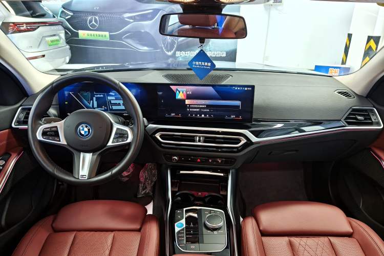 Used BMW i3 2024 eDrive 35 L Center Console