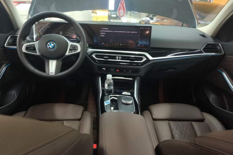 Used BMW i3 2024 eDrive 35 L Center Console