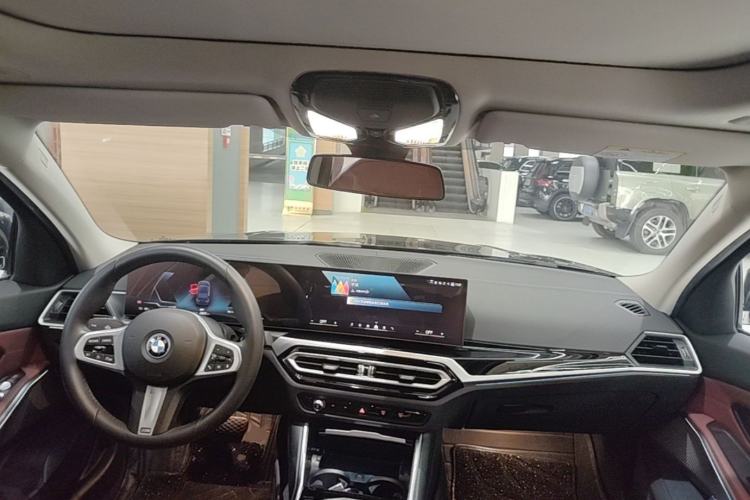 Used BMW i3 2024 eDrive 35 L Center Console