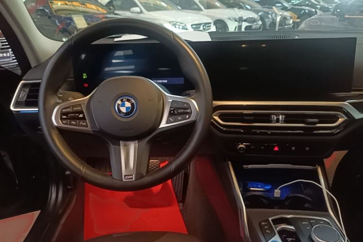 Used BMW i3 2024 eDrive 40 L Midnight Sports Package Center Console