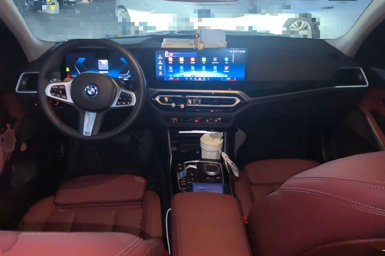 Used BMW i3 2024 eDrive 35 L Center Console