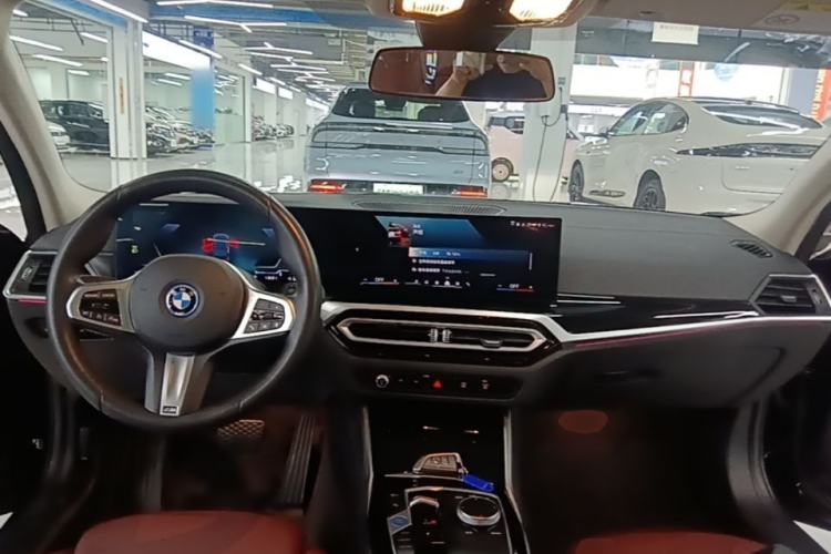 Used BMW i3 2024 eDrive 35 L Center Console