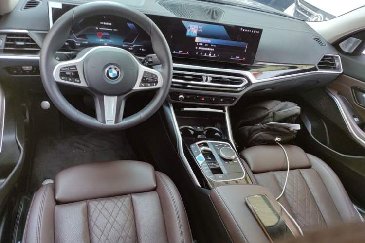 Used BMW i3 2024 eDrive 35 L Center Console