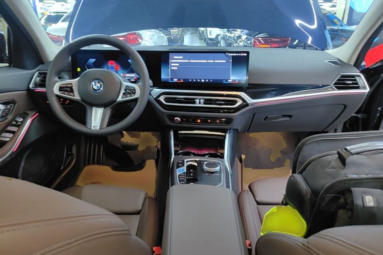 Used BMW i3 2024 eDrive 40 L Midnight Edition Center Console