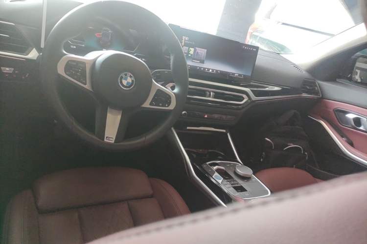 Used BMW i3 2024 eDrive 35 L Center Console
