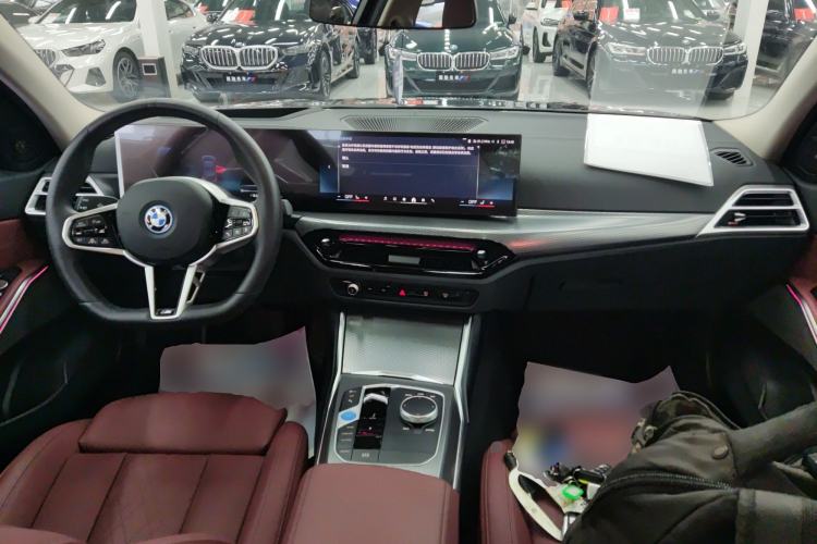 Used BMW i3 2024 eDrive 40 L Midnight Sports Package Center Console