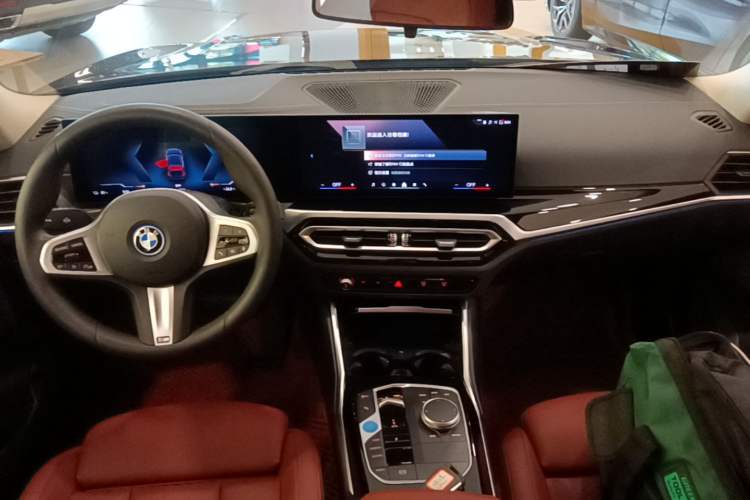 Used BMW i3 2024 eDrive 35 L Center Console