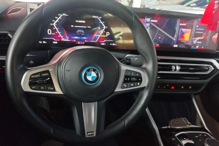 Used BMW i3 2024 eDrive 35 L Center Console