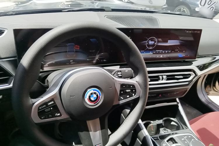 Used BMW i3 2024 eDrive 35 L Center Console