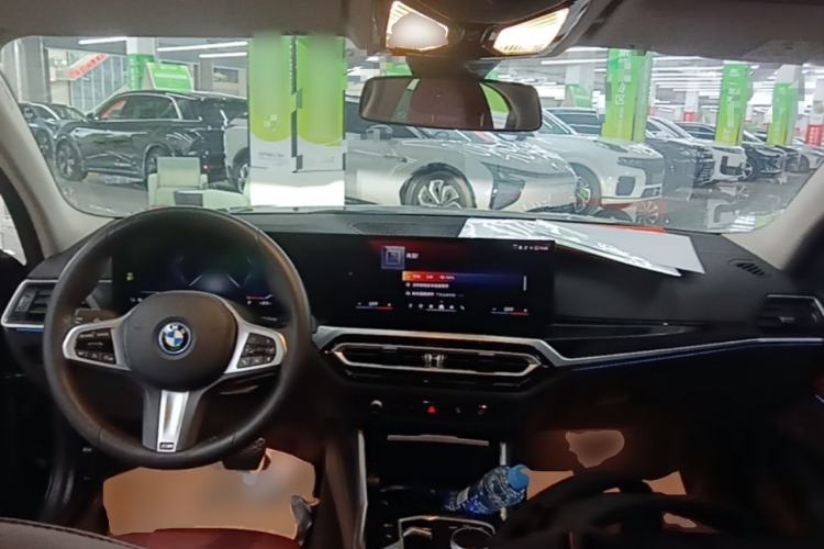 Used BMW i3 2024 eDrive 35 L Center Console