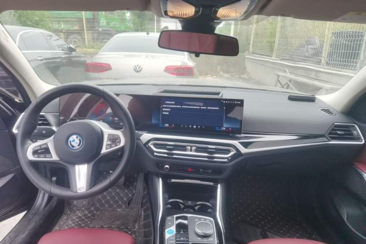 Used BMW i3 2024 eDrive 35 L Center Console