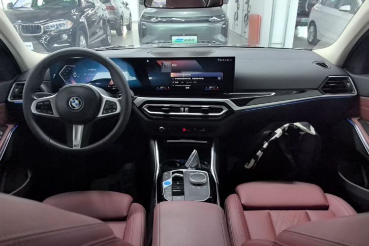 Used BMW i3 2024 eDrive 35 L Center Console