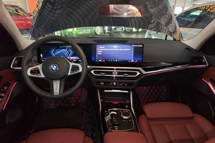Used BMW i3 2024 eDrive 35 L Center Console