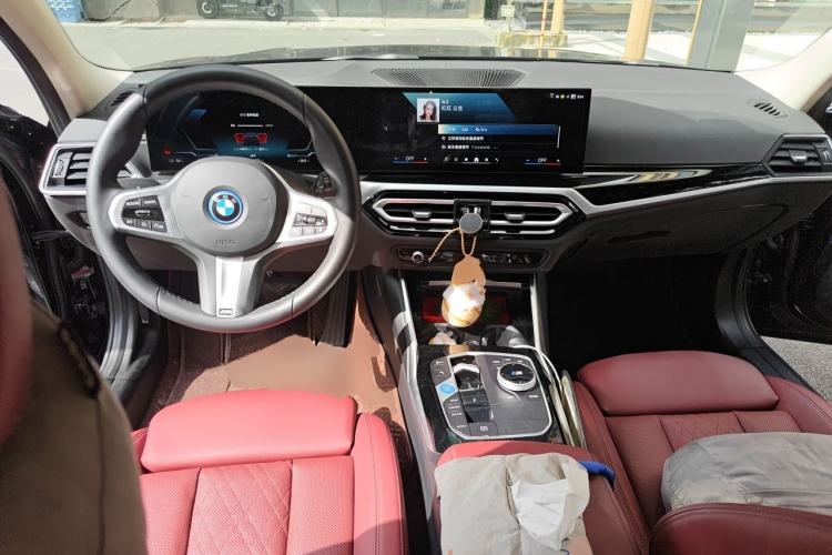 Used BMW i3 2024 eDrive 35 L Center Console