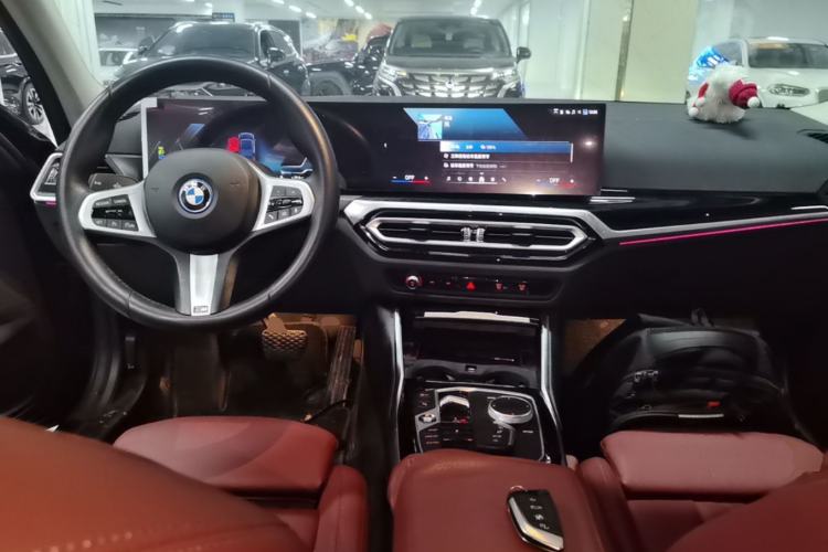 Used BMW i3 2024 eDrive 35 L Center Console
