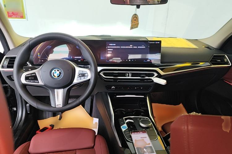 Used BMW i3 2024 eDrive 35 L Center Console