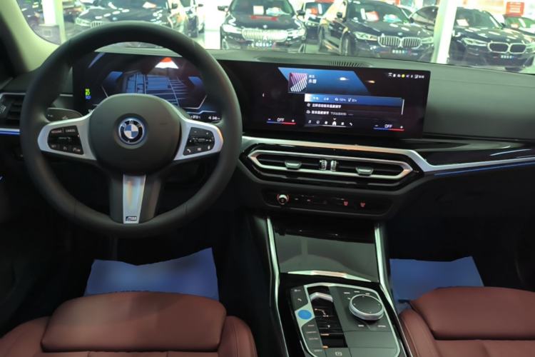 Used BMW i3 2024 eDrive 35 L Center Console
