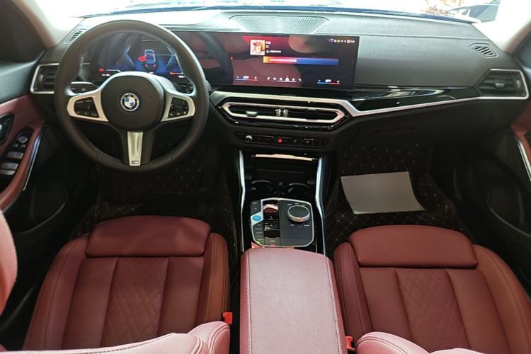 Used BMW i3 2024 eDrive 35 L Center Console