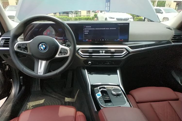 Used BMW i3 2024 eDrive 35 L Center Console