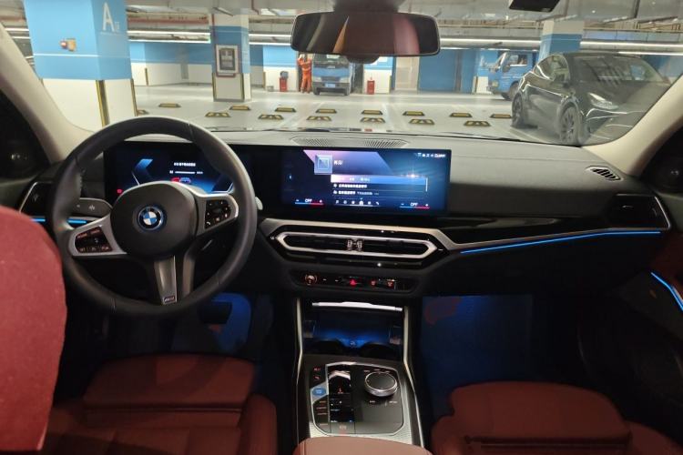 Used BMW i3 2024 eDrive 40 L Midnight Edition Center Console