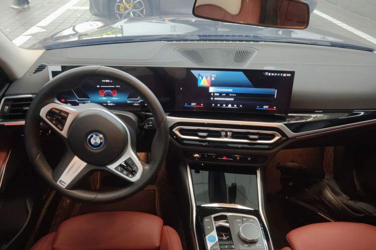 Used BMW i3 2024 eDrive 35 L Center Console