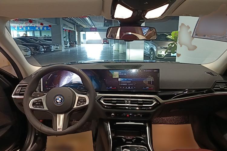 Used BMW i3 2024 eDrive 35 L Center Console