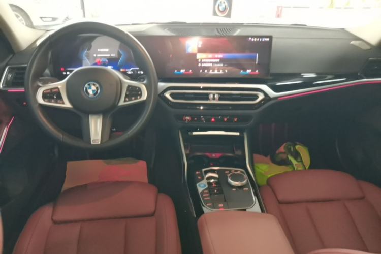 Used BMW i3 2024 eDrive 35 L Center Console