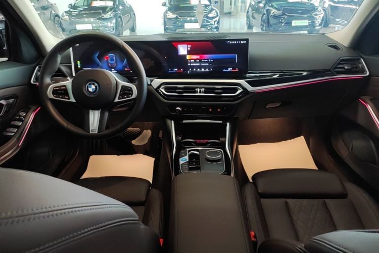 Used BMW i3 2024 eDrive 35 L Center Console