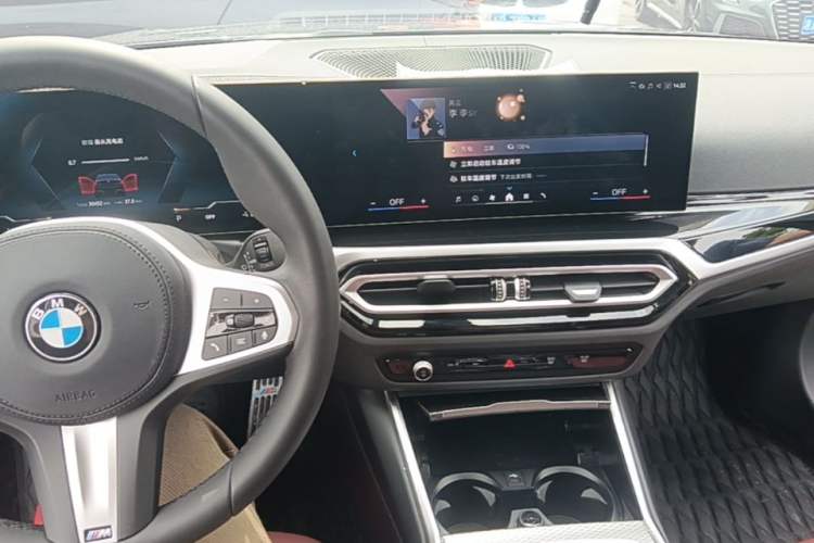 Used BMW i3 2024 eDrive 40 L Midnight Edition Center Console